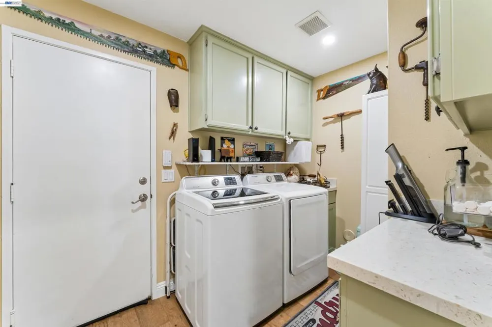 24448 Hampton Dr #B Santa Clarita, CA 91355
