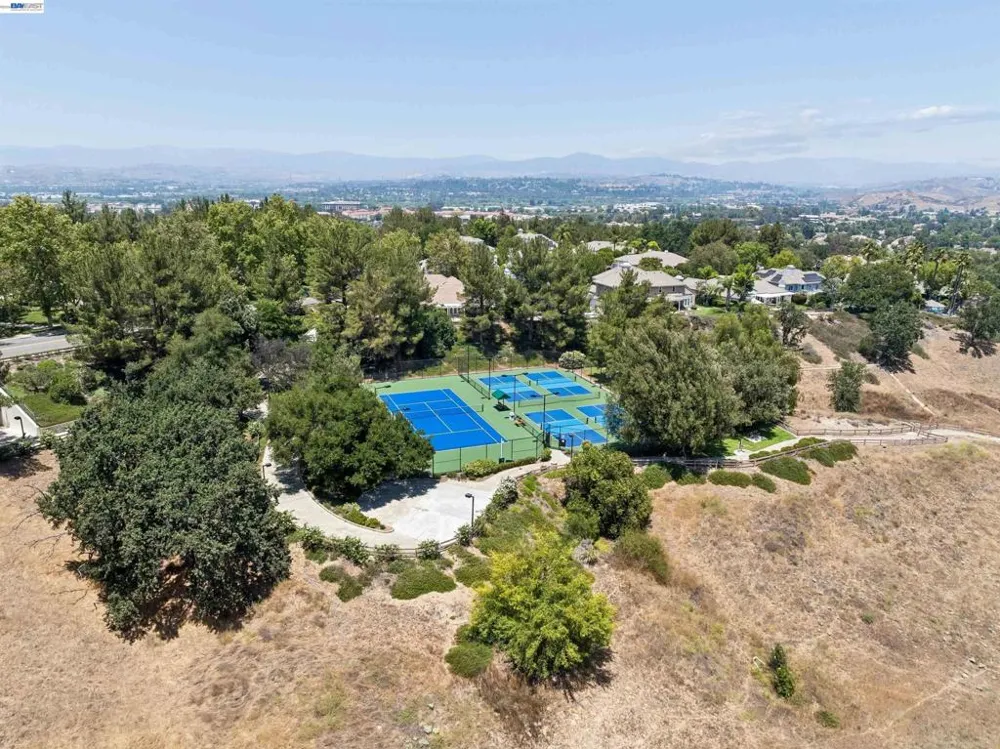 24448 Hampton Dr #B Santa Clarita, CA 91355