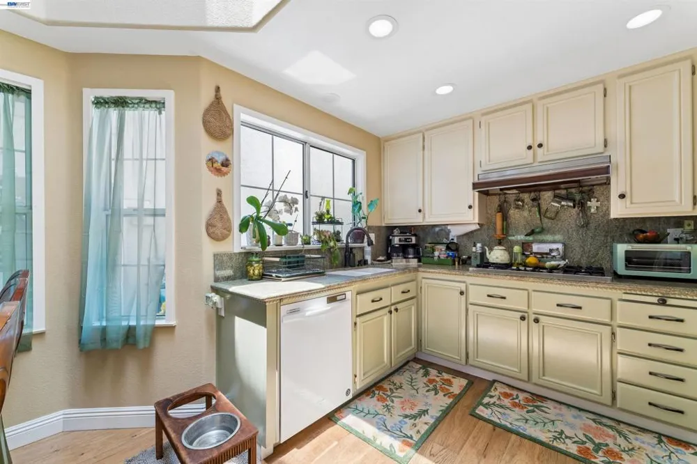 24448 Hampton Dr #B Santa Clarita, CA 91355