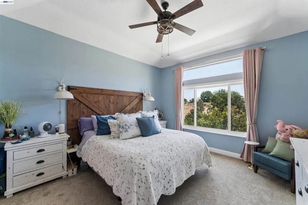 24448 Hampton Dr #B Santa Clarita, CA 91355