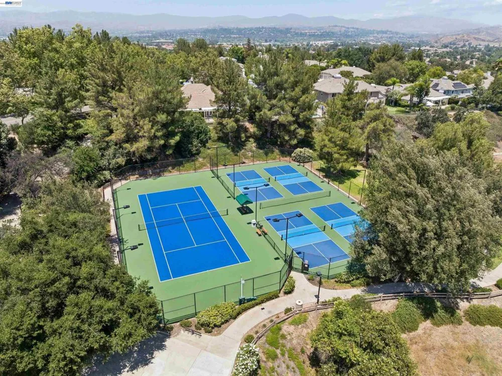 24448 Hampton Dr #B Santa Clarita, CA 91355