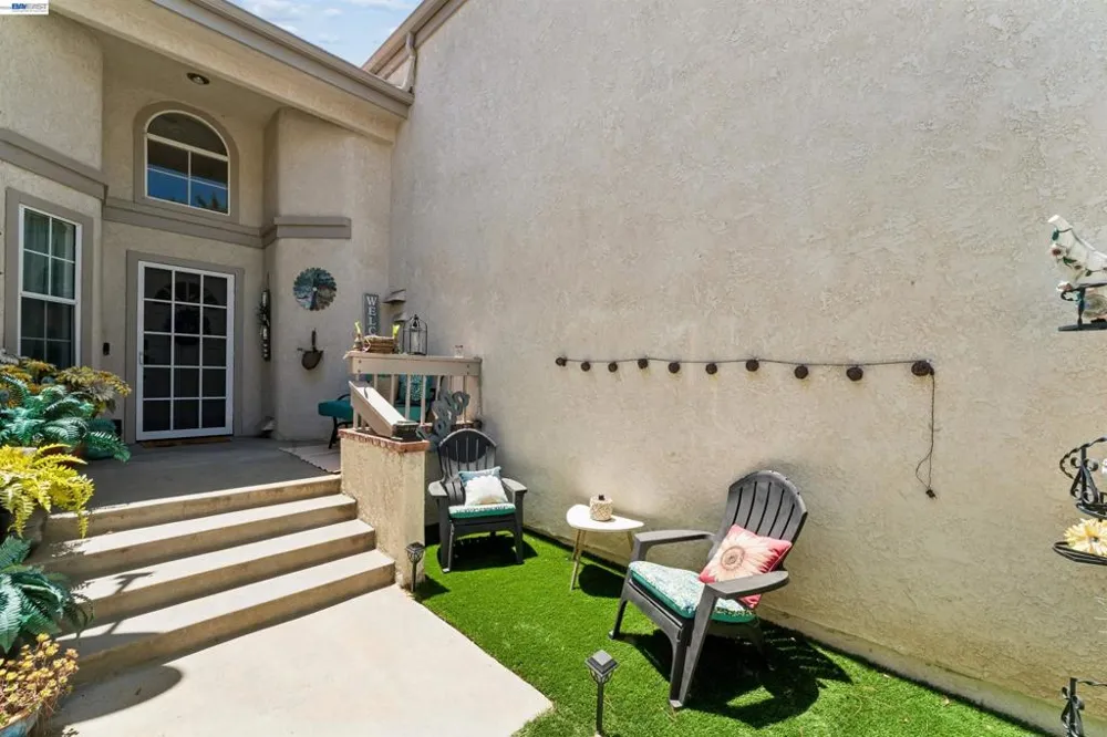 24448 Hampton Dr #B Santa Clarita, CA 91355