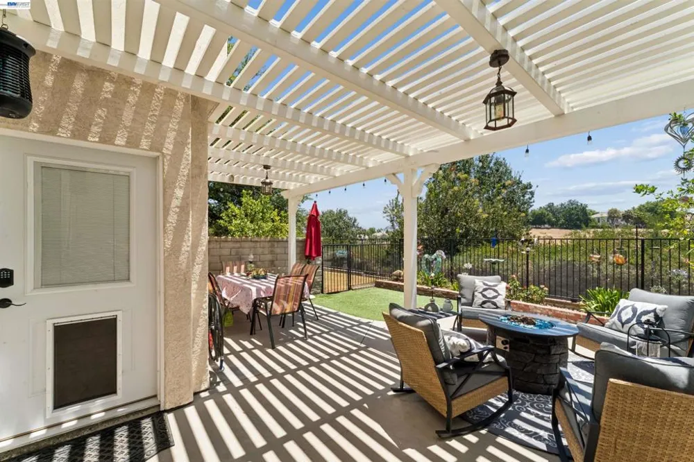 24448 Hampton Dr #B Santa Clarita, CA 91355