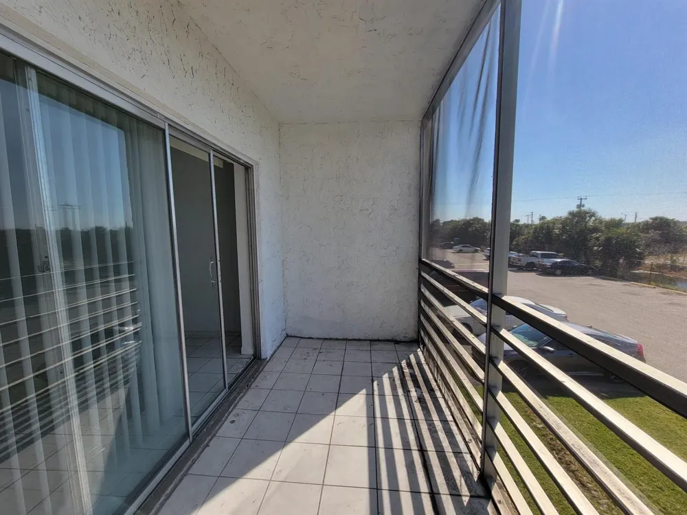 3700 NW 21st Street #203 Lauderdale Lakes, FL 33311