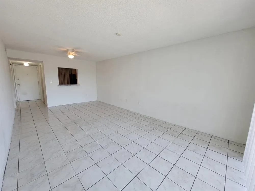 3700 NW 21st Street #203 Lauderdale Lakes, FL 33311
