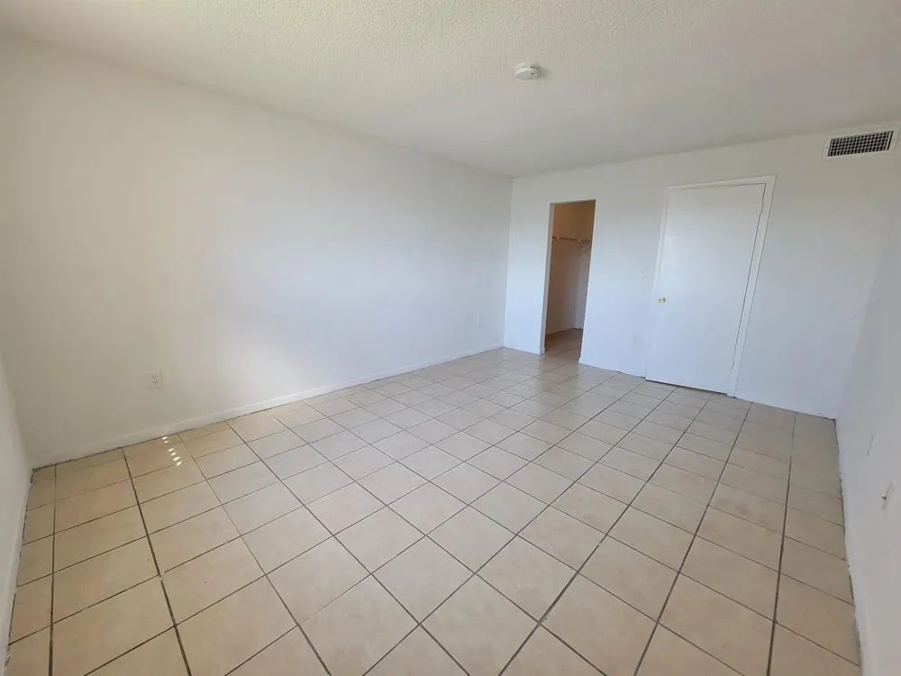 3700 NW 21st Street #203 Lauderdale Lakes, FL 33311