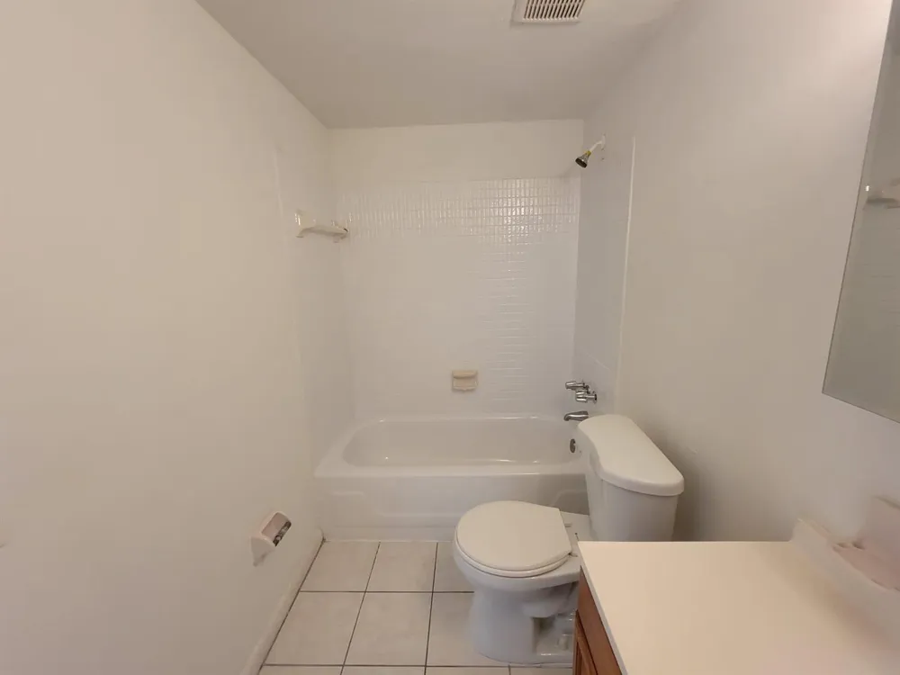 3700 NW 21st Street #203 Lauderdale Lakes, FL 33311