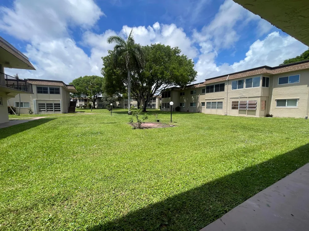 752 Lori Drive #223 Palm Springs, FL 33461