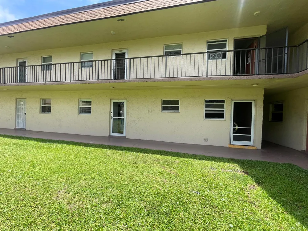 752 Lori Drive #223 Palm Springs, FL 33461
