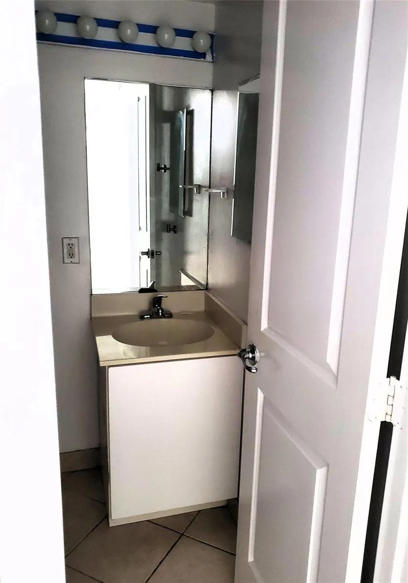 2660 NE 8th Avenue #302 Wilton Manors, FL 33334