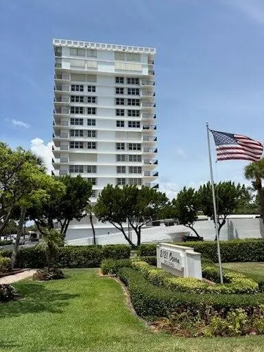 2121 Ocean Boulevard #1006e