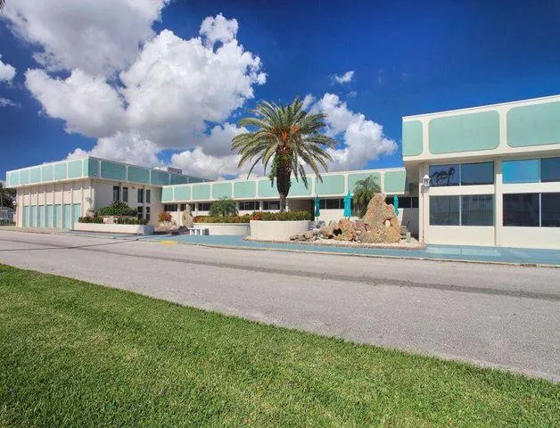 680 Horizons #103 Boynton Beach, FL 33435
