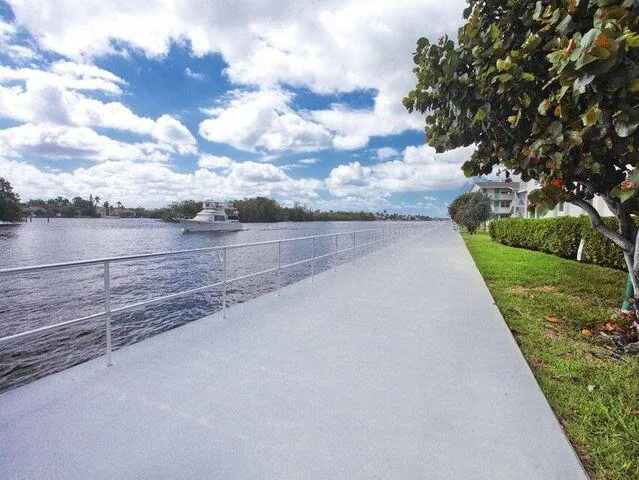 680 Horizons #103 Boynton Beach, FL 33435