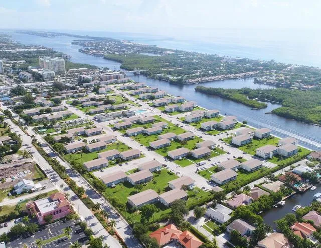 680 Horizons #103 Boynton Beach, FL 33435