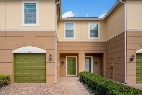 1069 Normandie Way