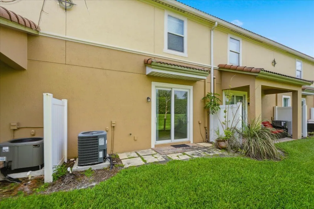 1069 Normandie Way Vero Beach, FL 32960