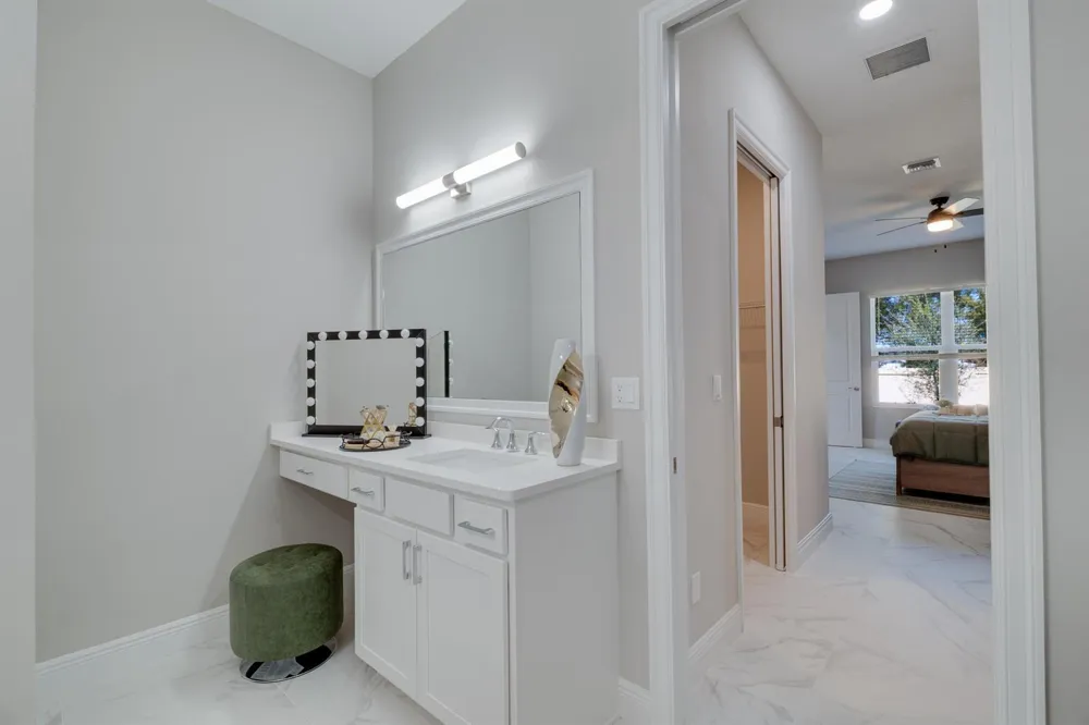 2005 Bridgepointe Circle #97 Vero Beach, FL 32967