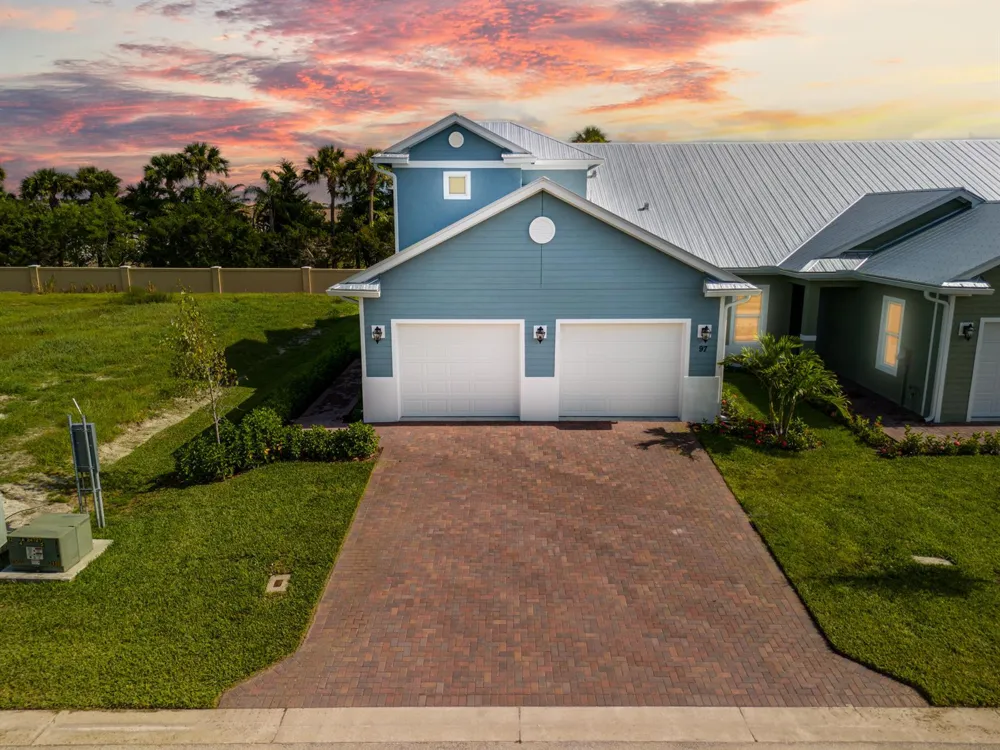 2005 Bridgepointe Circle #97 Vero Beach, FL 32967