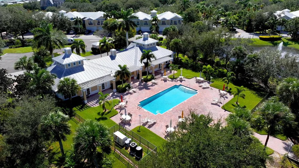 2005 Bridgepointe Circle #97 Vero Beach, FL 32967