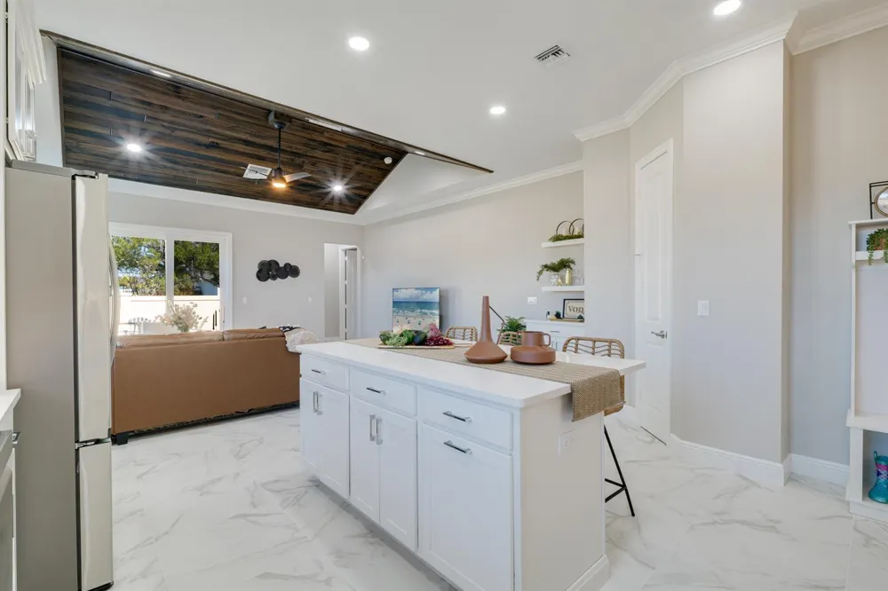 2005 Bridgepointe Circle #97 Vero Beach, FL 32967