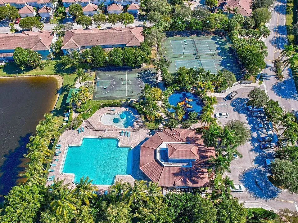 3022 Laurel Ridge Circle Riviera Beach, FL 33404