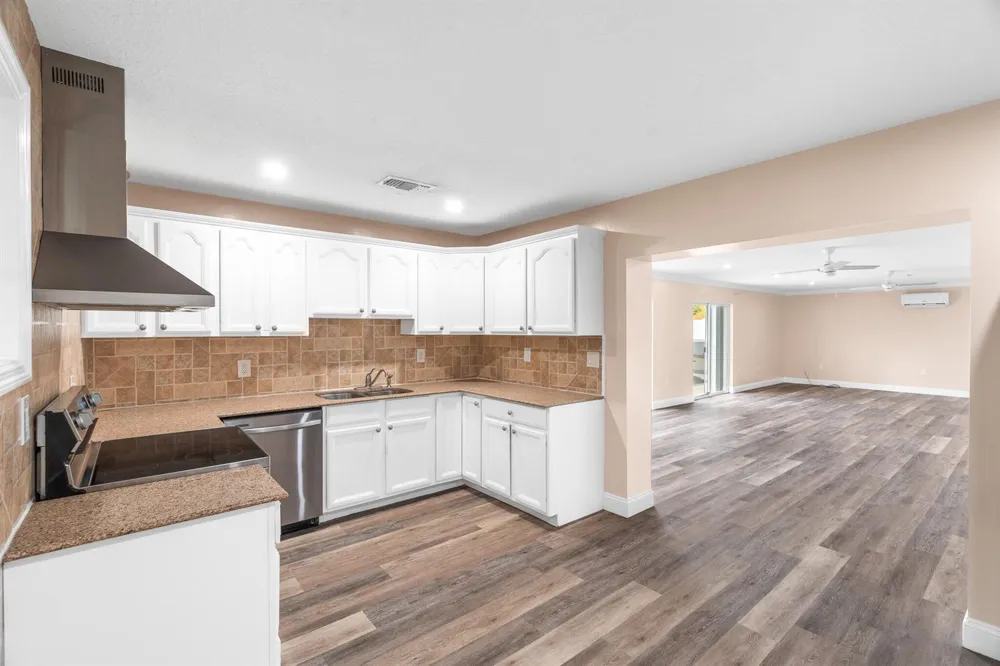 3201 Alice Drive Palm Springs, FL 33461