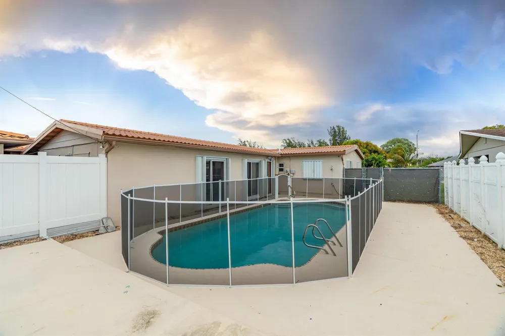 3201 Alice Drive Palm Springs, FL 33461