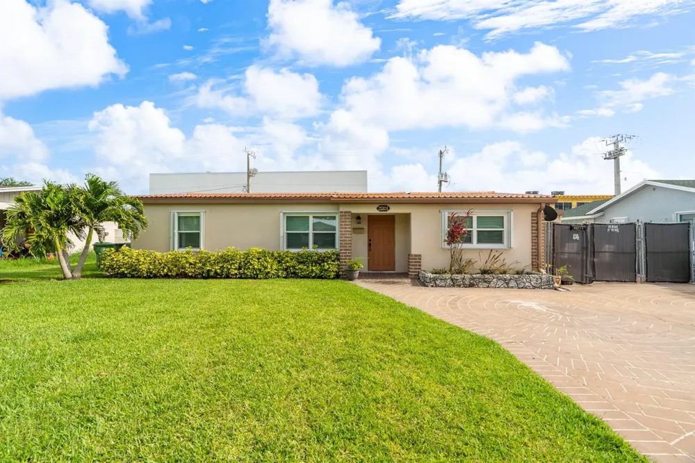 3201 Alice Drive Palm Springs, FL 33461