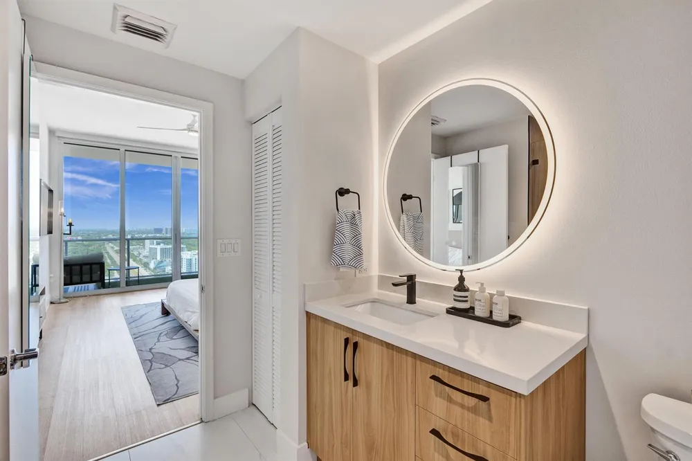 3470 E Coast Avenue #H2704 Miami, FL 33137