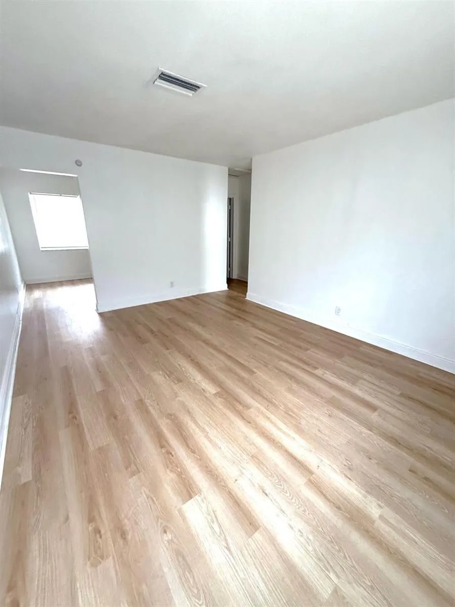 4130 NW 31st Terrace #1 Lauderdale Lakes, FL 33309