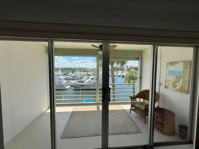 29 Yacht Club Drive #304 North Palm Beach, FL 33408