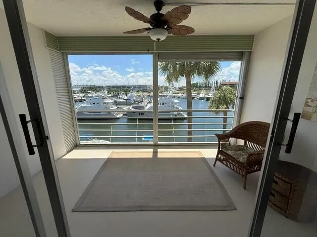 29 Yacht Club Drive #304 North Palm Beach, FL 33408