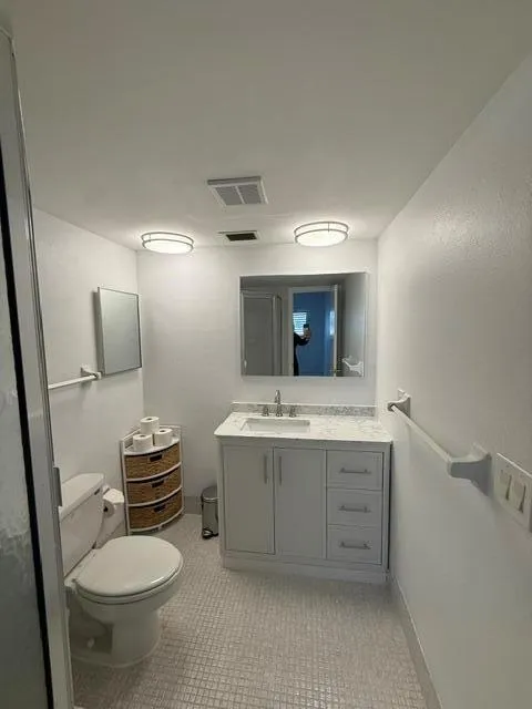 29 Yacht Club Drive #304 North Palm Beach, FL 33408