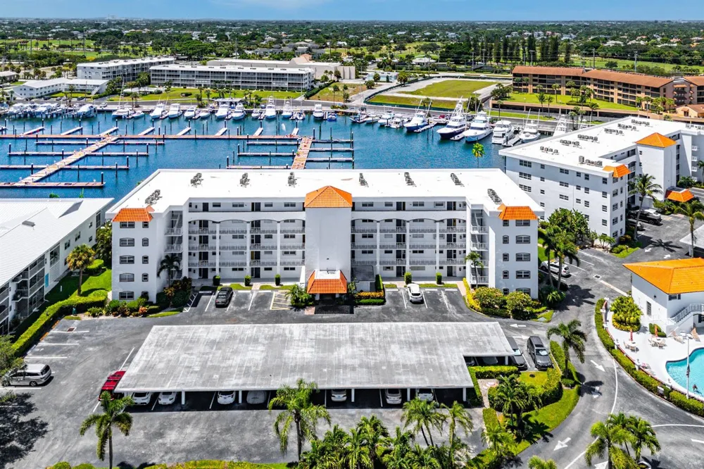 29 Yacht Club Drive #304 North Palm Beach, FL 33408