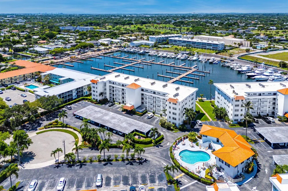 29 Yacht Club Drive #304 North Palm Beach, FL 33408