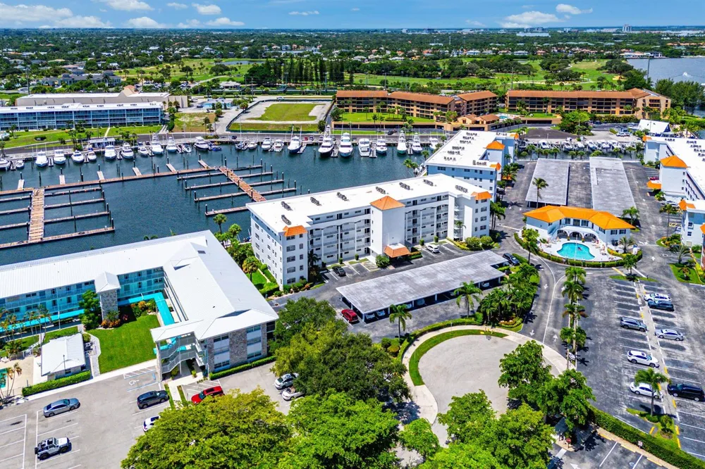 29 Yacht Club Drive #304 North Palm Beach, FL 33408