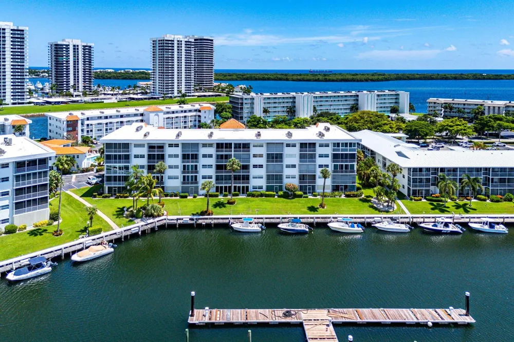 29 Yacht Club Drive #304 North Palm Beach, FL 33408