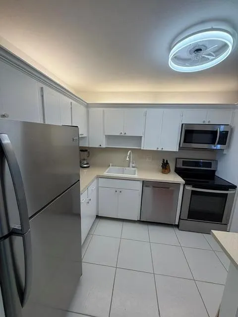 29 Yacht Club Drive #304 North Palm Beach, FL 33408