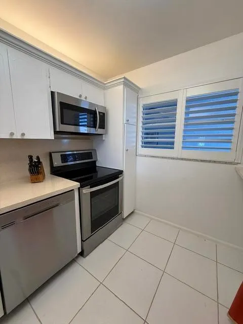 29 Yacht Club Drive #304 North Palm Beach, FL 33408