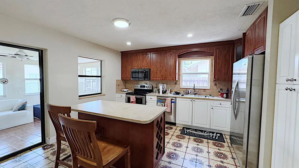 411 SE 4th Street Dania Beach, FL 33004