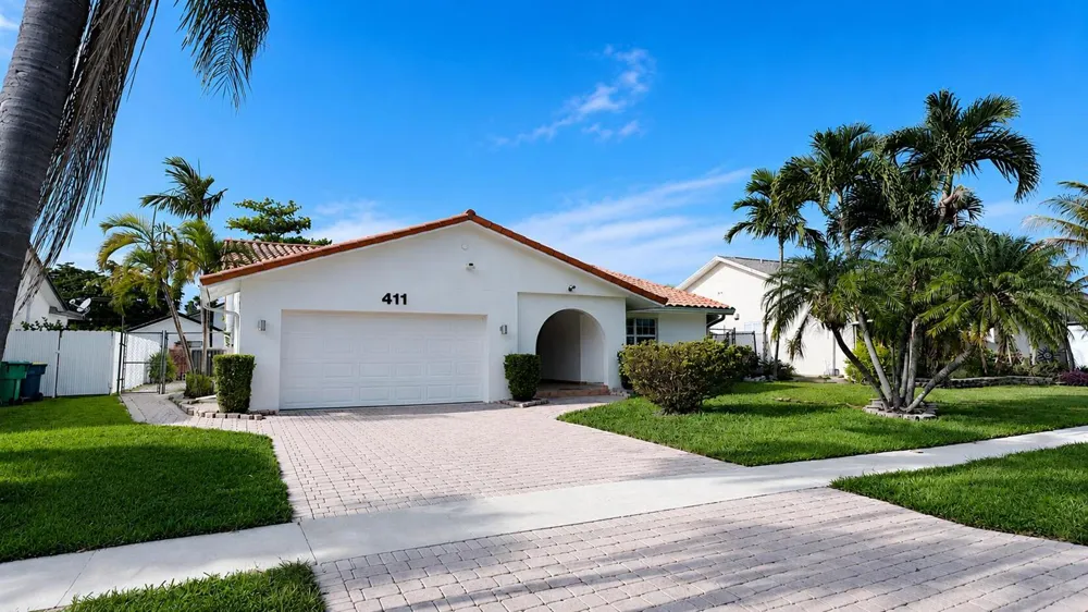 411 SE 4th Street Dania Beach, FL 33004