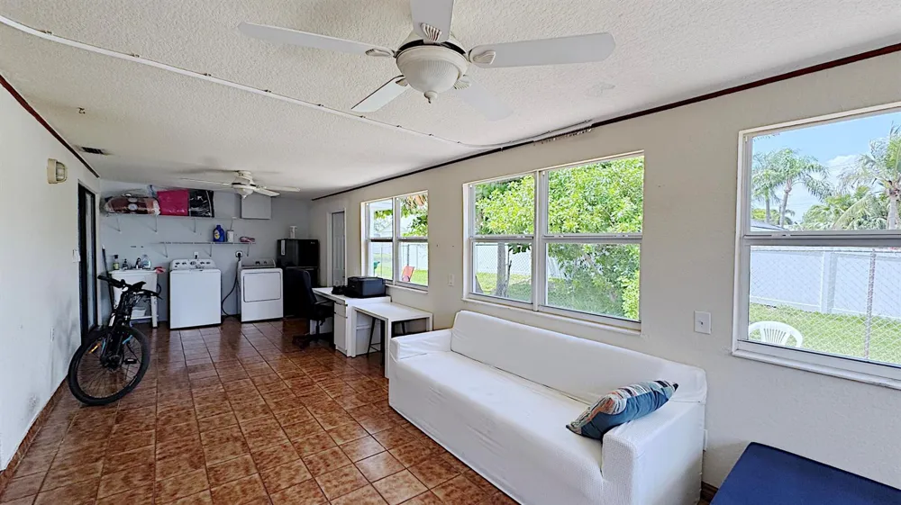 411 SE 4th Street Dania Beach, FL 33004