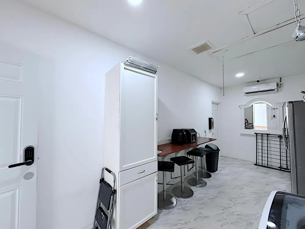 411 SE 4th Street Dania Beach, FL 33004
