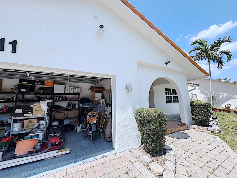 411 SE 4th Street Dania Beach, FL 33004