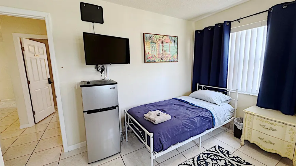 411 SE 4th Street Dania Beach, FL 33004