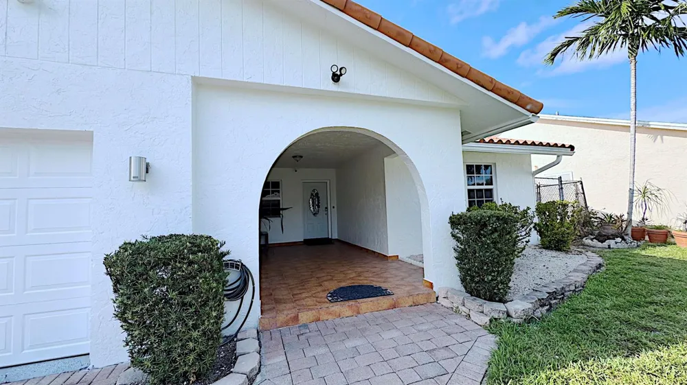 411 SE 4th Street Dania Beach, FL 33004