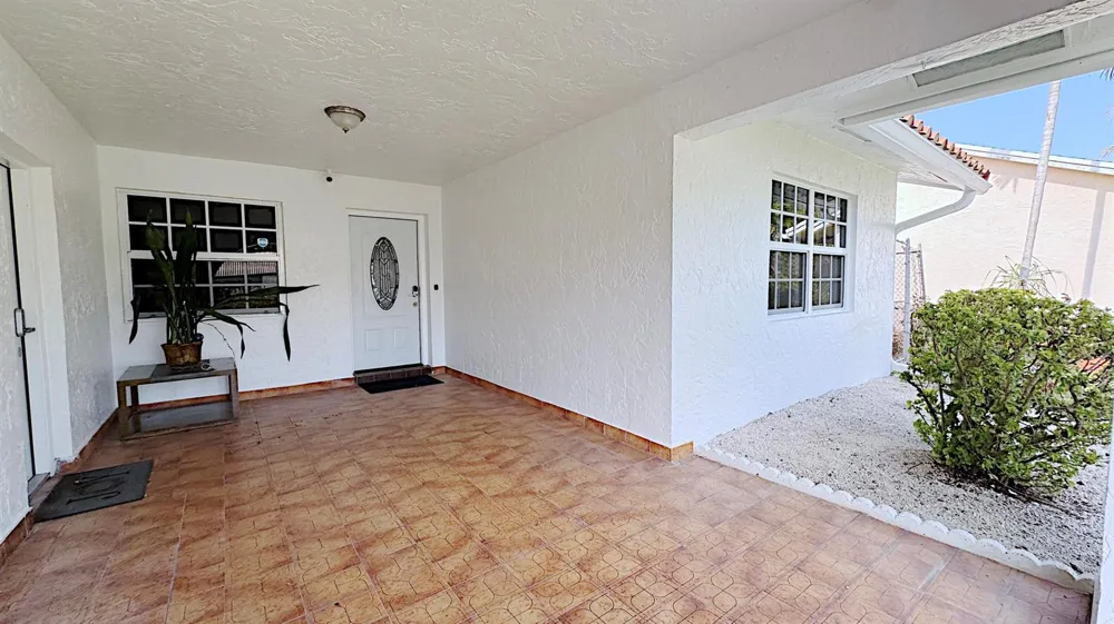 411 SE 4th Street Dania Beach, FL 33004