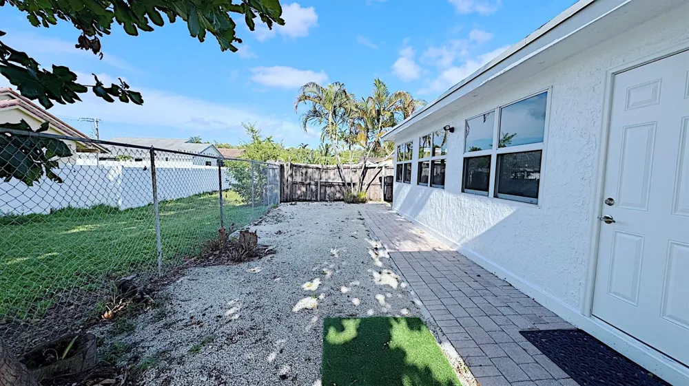 411 SE 4th Street Dania Beach, FL 33004