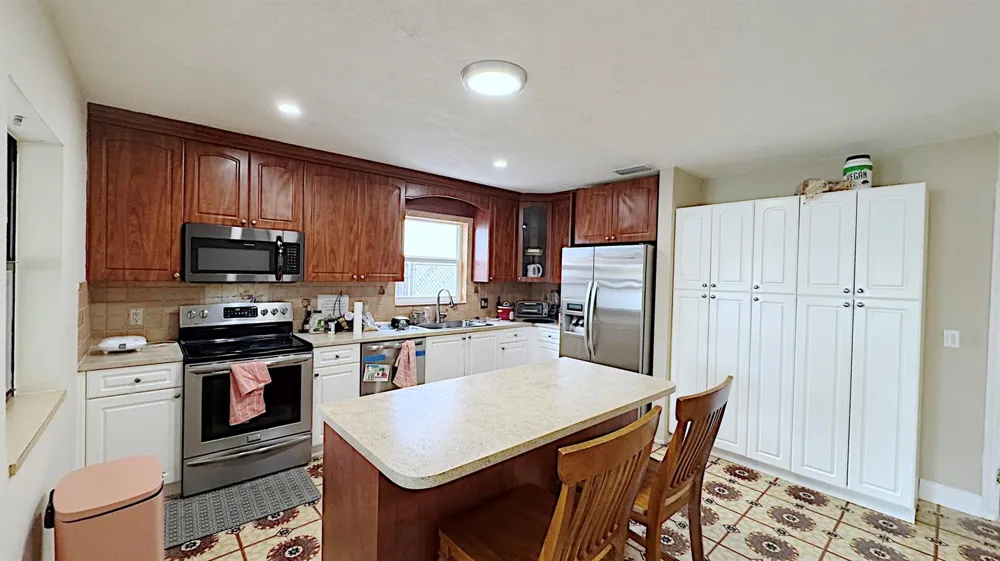 411 SE 4th Street Dania Beach, FL 33004