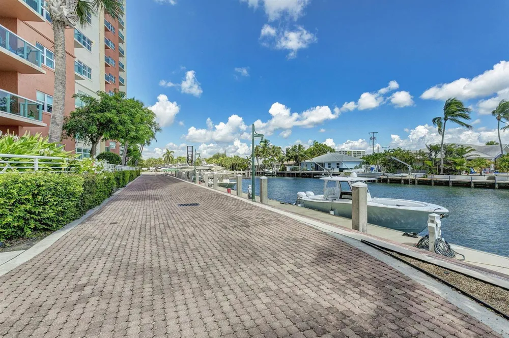 2640 Lake Shore Drive #1716 Riviera Beach, FL 33404